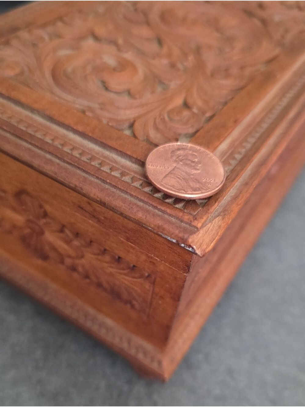Vintage Ornate Hand-Carved Footed Wood Trinket Jewelry Box - Acanthus Leaf - Picture 7 of 16